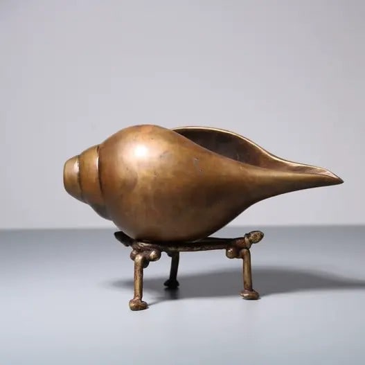 A beautiful Qing Dynasty bronze conch shell (1 of 9)