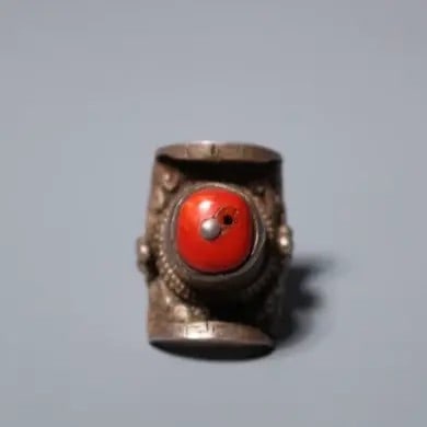 A beautiful Qing Dynasty Tibetan ring: Tibetan rings from the Qing DynastySIZE: D: Live mouth(The Dimensions Of All Batches Are Manually Measured.If You Need More Detailed Information, Please Contact Our Customer Service Before Bidding.)