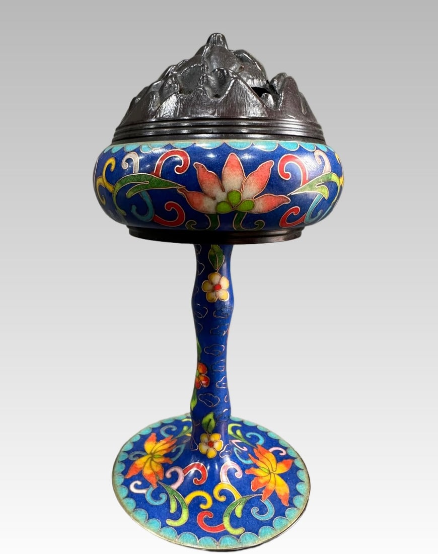A beautiful Qing Dynasty copper-bodied cloisonn?? enamel Boshan censer: Qing Dynasty copper-bodied cloisonne cloisonne Boshan burnerSIZE:H:19cm D:10cm W:0.7kg(The Dimensions Of All Batches Are Manually Measured.If You Need More Detailed Information, Please Contact Our Cus