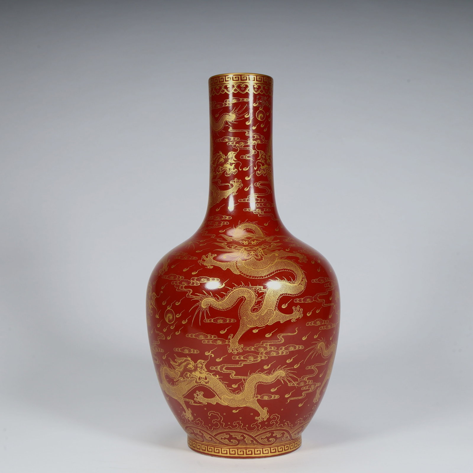 A fine Qing Dynasty Qianlong period long-necked vase with alum red ground and gold cloud and dragon (1 of 12)