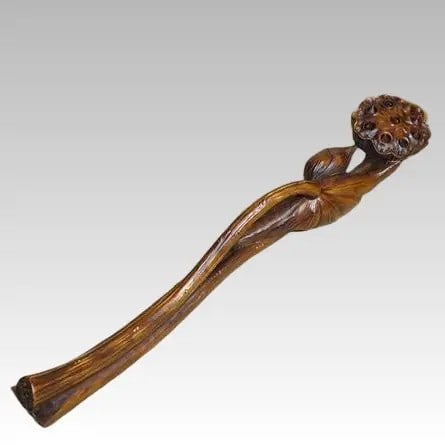 A finely crafted Qing Dynasty boxwood ruyi slab: Qing Dynasty boxwood is intricately carved like a ruyi slabSIZE:L:32cm W:6cm H:5cm W:140g(The Dimensions Of All Batches Are Manually Measured.If You Need More Detailed Information, Please Contact Our 