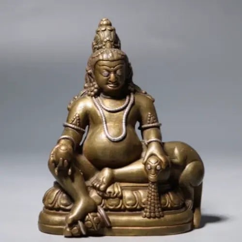 A fine Qing Dynasty alloy bronze inlaid silver-yellow statue of the God of Wealth: Qing Dynasty alloy bronze inlaid silver-yellow God of Wealth statueSIZE: H: 10.5cm Bottom width: 7.5cm Width: 483.1g(The Dimensions Of All Batches Are Manually Measured.If You Need More Detailed Infor