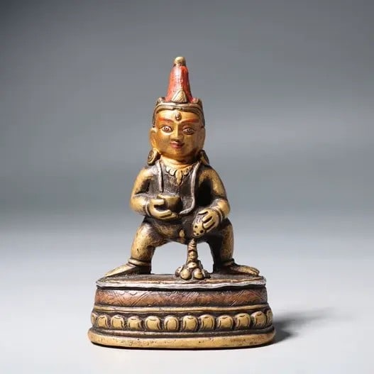 A fine statue of the Black God of Wealth from the Qing Dynasty: Qing Dynasty Black God of Wealth statueSIZE: H:8.8cm Bottom width: 5.5cm(The Dimensions Of All Batches Are Manually Measured.If You Need More Detailed Information, Please Contact Our Customer Service 