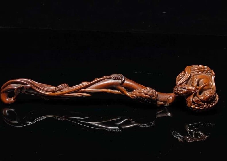 A beautiful Qing Dynasty boxwood carving titled "Bountiful Harvest": Qing Dynasty boxwood carving 'Bountiful Harvest'SIZE: L:20cm W:4.6cm H:3.8cm Approx. W:60g(The Dimensions Of All Batches Are Manually Measured.If You Need More Detailed Information, Please Contact Our