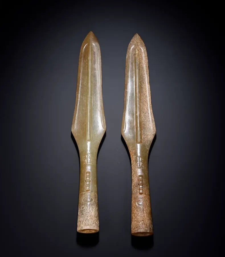 A fine Han Dynasty Hetian jade ancient jade spear: Han dynasty Hetian jade ancient jade spearSIZE: H: approx. 27cm W: 4cm W: 297g(The Dimensions Of All Batches Are Manually Measured.If You Need More Detailed Information, Please Contact Our Customer Se