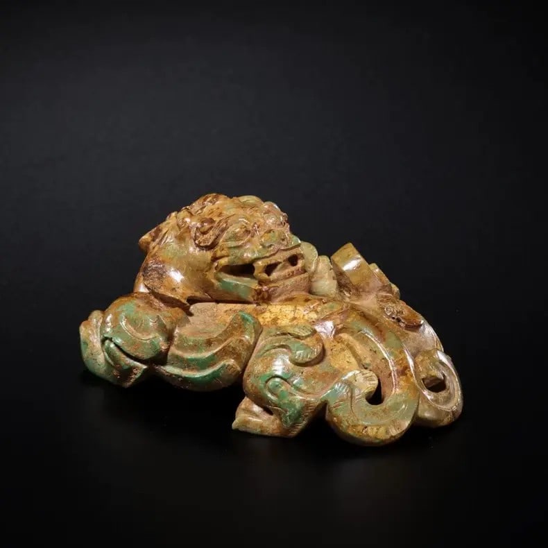 A beautiful Han Dynasty turquoise auspicious beast ornament (1 of 8)