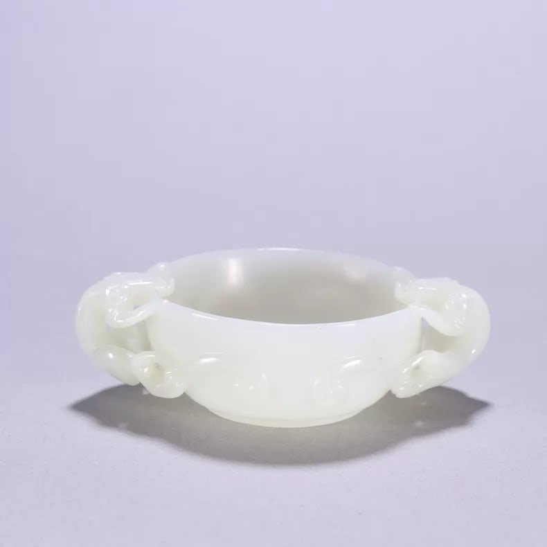 A fine Qing Dynasty Hetian jade cup carved with double chi dragon handles: Qing Dynasty Hetian jade carved double chi dragon ear cupSIZE:H:3cm W:10.3cm W:102.8g(The Dimensions Of All Batches Are Manually Measured.If You Need More Detailed Information, Please Contact Our Cust