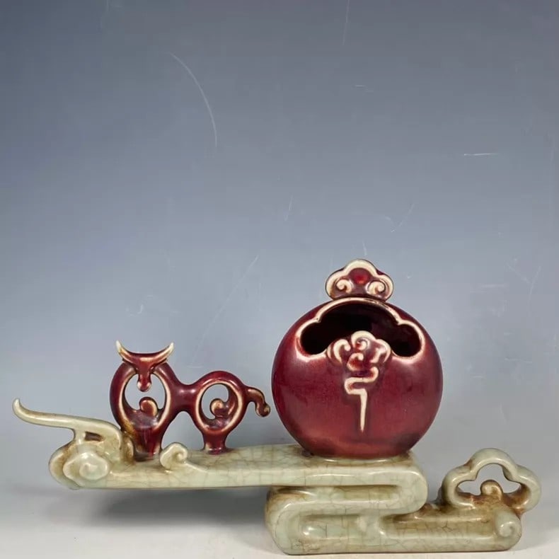A fine Song Dynasty official kiln Jun kiln transformed-glaze brush rack ornament "Fortune and: Song Dynasty official kiln Jun kiln transformed-glaze 'Fortune and Longevity Double Complete' brush rack ornamentSIZE:19x35cm(The Dimensions Of All Batches Are Manually Measured.If You Need More Detai