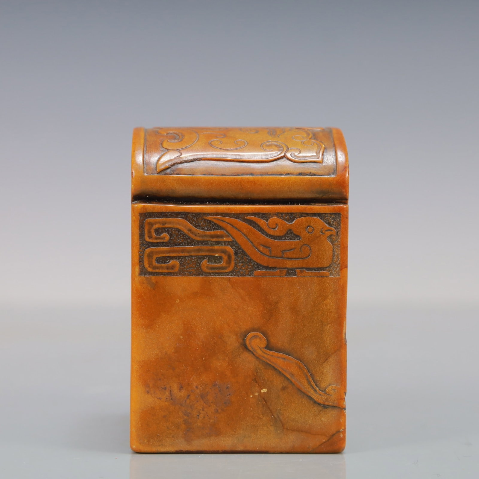 A fine Qing Dynasty Shoushan stone beast-face pattern seal: Qing Dynasty Shoushan stone beast-face pattern sealSIZE:L:7.5?M W:6.3?M H:9.5?M W:1250g(The Dimensions Of All Batches Are Manually Measured.If You Need More Detailed Information, Please Contact Our Cu