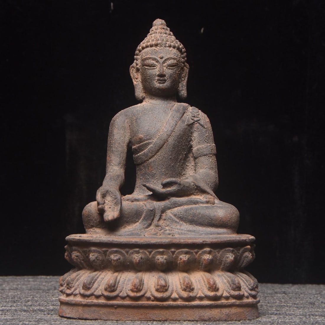A fine Qing Dynasty cast iron Shakyamuni Buddha (1 of 7)