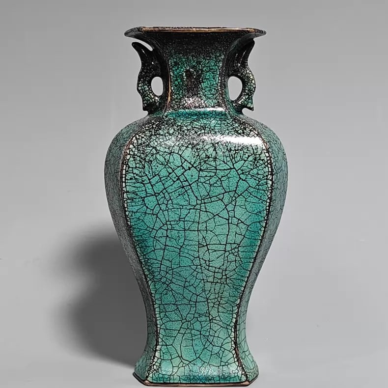 A beautiful Song Dynasty official kiln wood-porcelain turquoise green-eared appreciation vase (1 of 9)