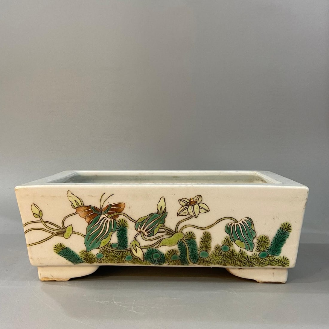 A beautiful famille rose flower narcissus pot made during the Guangxu period of the Qing Dynasty (1 of 10)