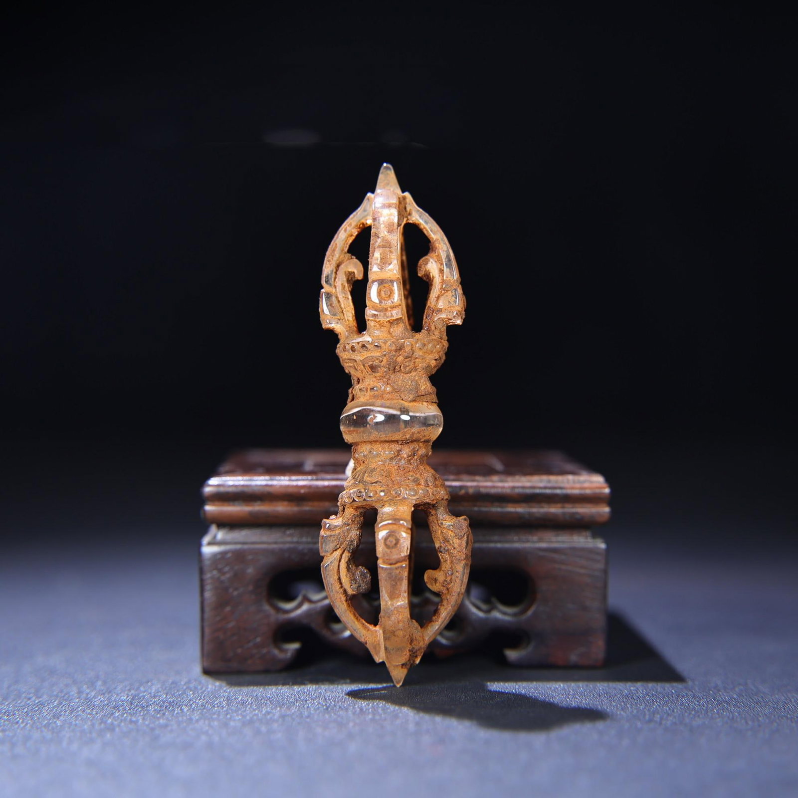 A beautiful Qing Dynasty crystal vajra pestle (1 of 9)