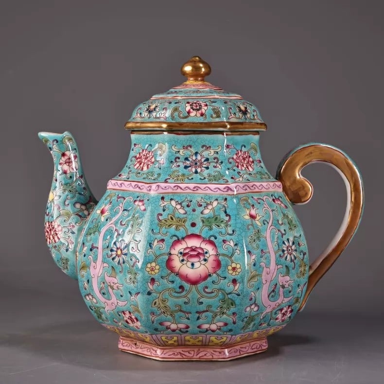 A fine Qing Dynasty enamel, gold-painted porcelain, wine pot: Qing Dynasty enamel, painted gold-painted porcelain wine potSIZE:W:600g H:16cm W:18cm(The Dimensions Of All Batches Are Manually Measured.If You Need More Detailed Information, Please Contact Our Cust