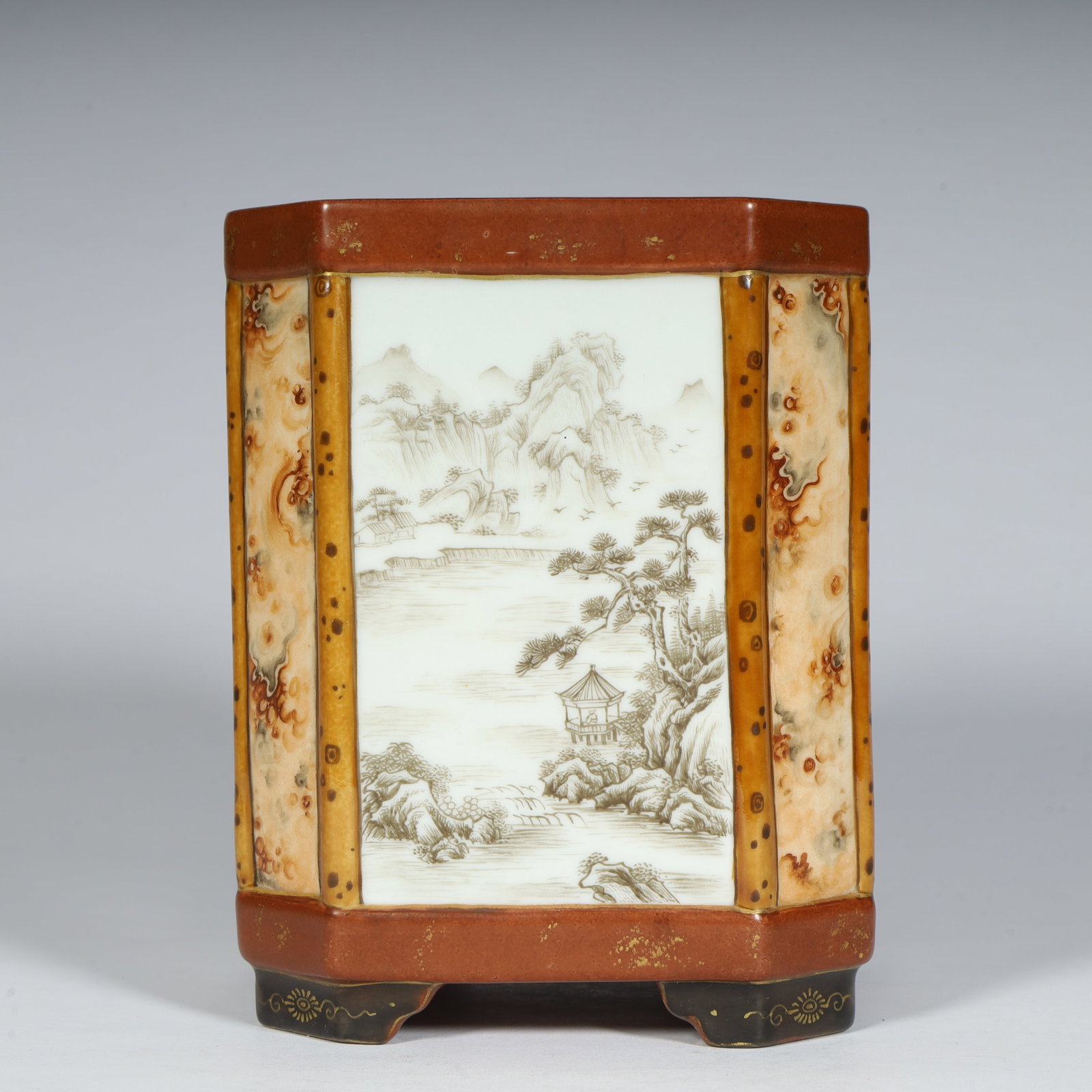 A fine six-sided brush pot with Qing dynasty imitation stone pattern glaze and engraved ink: A six-sided brush pot with a Qing dynasty imitation stone-patterned glaze and a consecrated ink landscape patternSIZE:H: 12.5cm L: 9.8cm W: 9.8cm W: 755.5g(The Dimensions Of All Batches Are Manually M