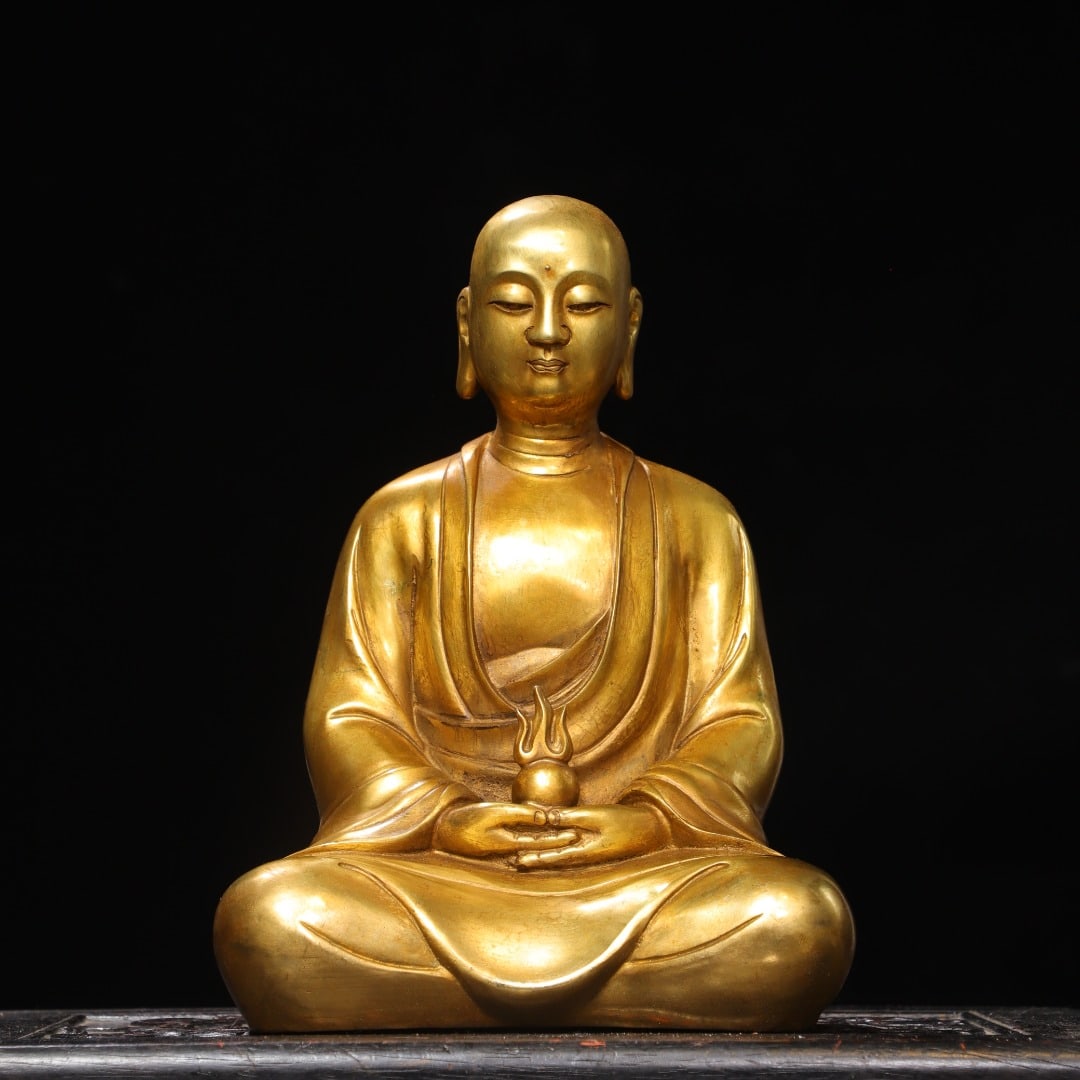 A fine Qing Dynasty gilt bronze statue of K?itigarbha: A gilt bronze statue of K?itigarbha from the Qing DynastySIZE:H:29cm W:19cm W:15cm W:3.3kg(The Dimensions Of All Batches Are Manually Measured.If You Need More Detailed Information, Please Contact Our