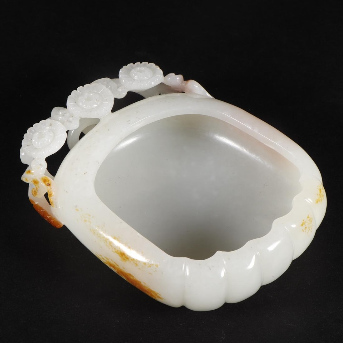 A beautiful Qing Dynasty Hetian jade washed with lingzhi pattern: Qing Dynasty Hetian jade with lingzhi pattern, washedSIZE:L:10.2cm W:7.6cm H:2.6cm W:179g(The Dimensions Of All Batches Are Manually Measured.If You Need More Detailed Information, Please Contact Our 