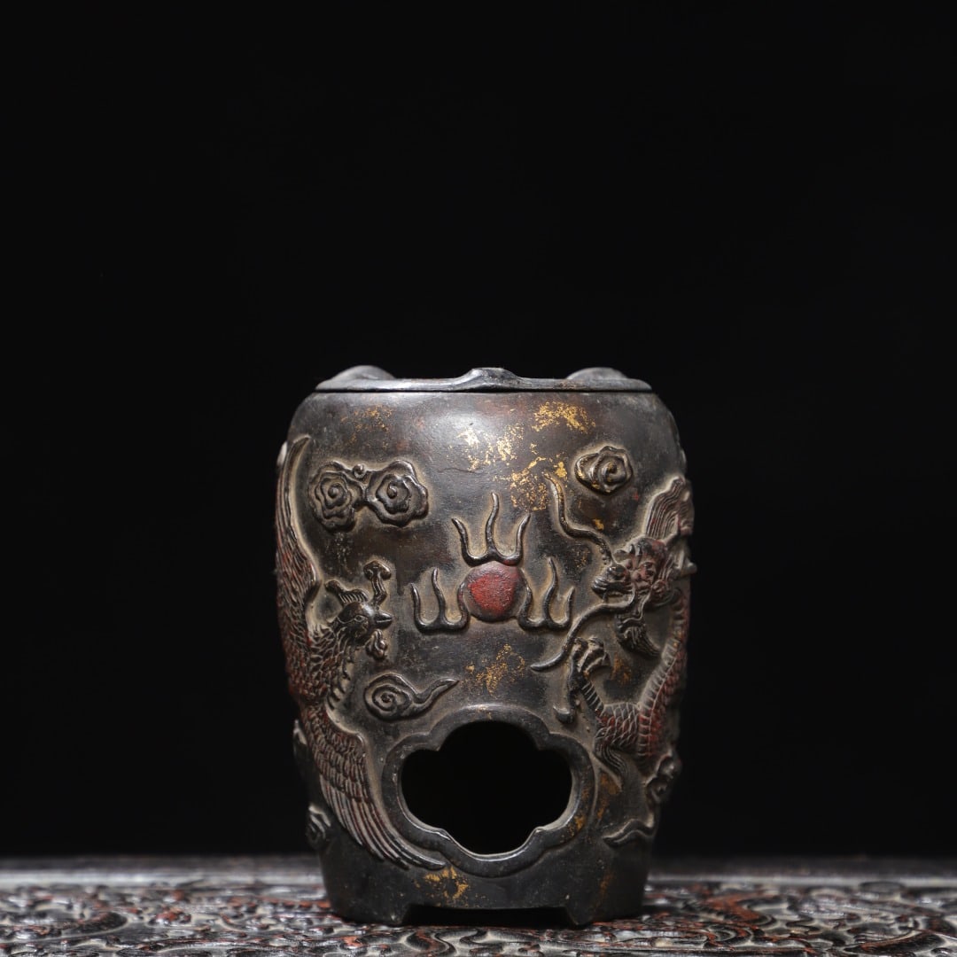 A fine Qing Dynasty copper tubjin dragon and phoenix charcoal burner: Qing Dynasty copper rubbing dragon and phoenix charcoal burnerSIZE: H:15cm W:11cm Total W:1.75kg(The Dimensions Of All Batches Are Manually Measured.If You Need More Detailed Information, Please Conta
