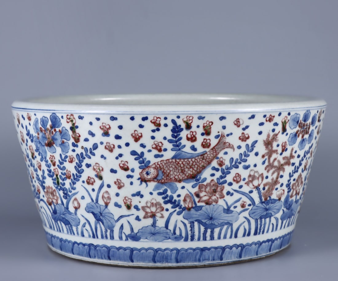 A fine Qing Dynasty Qianlong blue-and-white underglaze red fish and algae vase (1 of 9)
