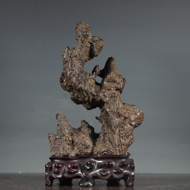 A fine Ming Dynasty Lingbi stone mountain ornament: Ming Dynasty Lingbi Stone Mountain OrnamentSIZE:15x11x28.5 cm W:3.3kg(The Dimensions Of All Batches Are Manually Measured.If You Need More Detailed Information, Please Contact Our Customer Service Bef