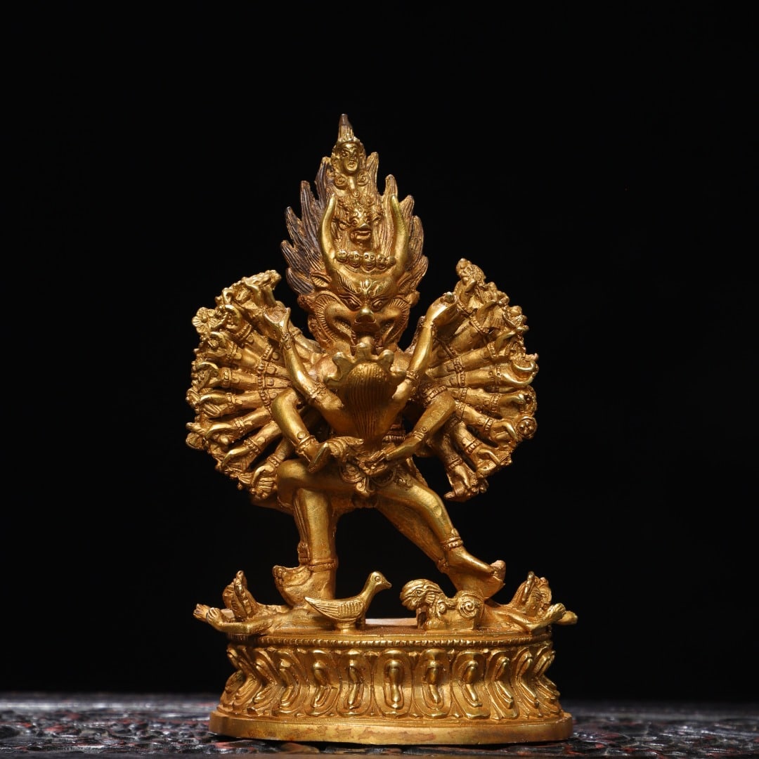A beautiful Ming Dynasty gilt bronze statue of the Great Majestic Vajra statue: Ming Dynasty gilt bronze statue of the Great Power Vajra statueSIZE:H:18cm W:11cm W:0.85kg(The Dimensions Of All Batches Are Manually Measured.If You Need More Detailed Information, Please Contact Our