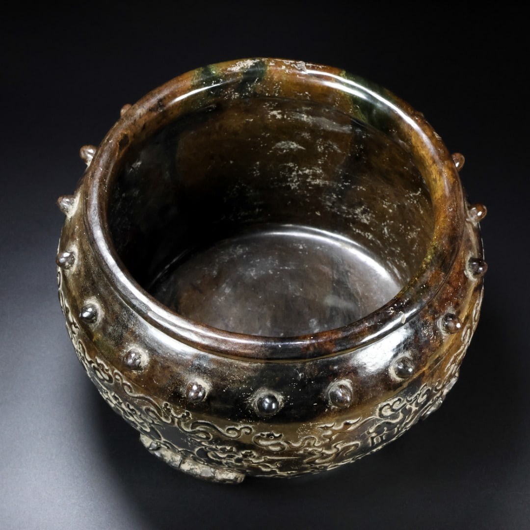 A fine Ming Dynasty Hetian jade dragon-patterned jar: Ming Dynasty Hetian jade dragon-patterned jarSIZE: L:13W:13H:17cm Total W: 5650g(The Dimensions Of All Batches Are Manually Measured.If You Need More Detailed Information, Please Contact Our Customer 