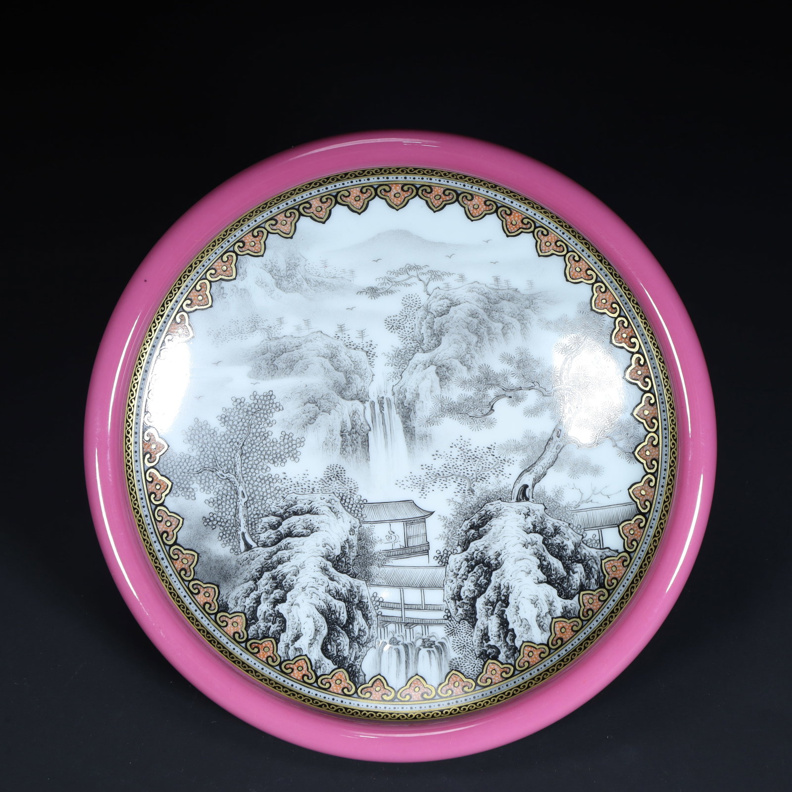 A fine Qing Dynasty rouge-red ink plate with landscape and pavilion patterns: Qing Dynasty Rouge-Red Background Ink-Painted Landscape Pavilion Pattern PlateSIZE:H: 4cm L: 17cm W: 17cm W: 461g(The Dimensions Of All Batches Are Manually Measured.If You Need More Detailed Informat