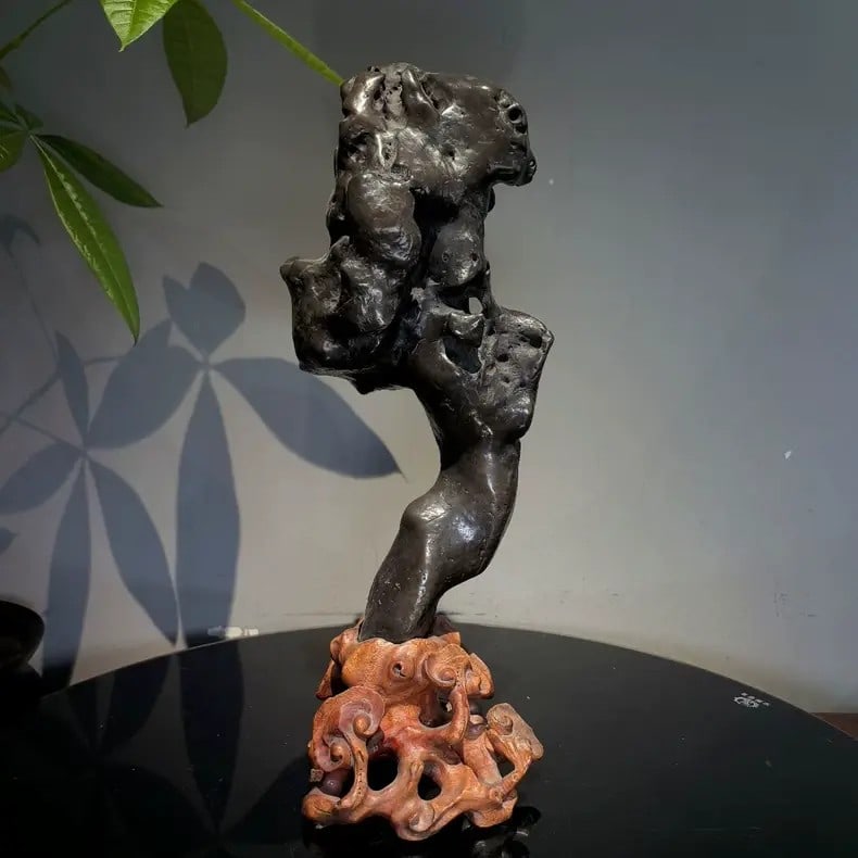 A beautiful Qing Dynasty Taihu stone ornament: Qing Dynasty Taihu stone ornamentSIZE:12x12x34cm(The Dimensions Of All Batches Are Manually Measured.If You Need More Detailed Information, Please Contact Our Customer Service Before Bidding.)