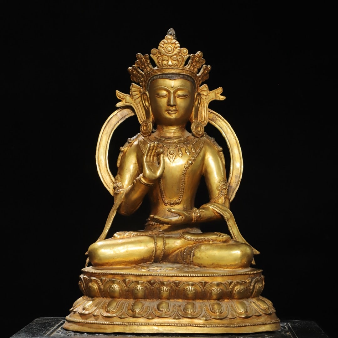 A fine Qing Dynasty bronze, gilded Vajra Buddha statue: Qing Dynasty gilt bronze Vajra Buddha statueSIZE:H:43cm W:30cm W:6.95kg(The Dimensions Of All Batches Are Manually Measured.If You Need More Detailed Information, Please Contact Our Customer Service B