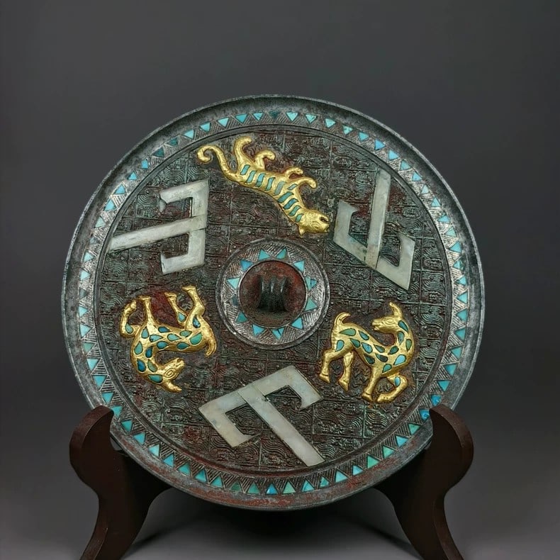 A fine Han Dynasty bronze mirror with gold and silver inlaid turquoise three-mountain mirror: Han dynasty bronze mirror with gold and silver inlaid turquoise three-mountain mirrorSIZE:D:18cm(The Dimensions Of All Batches Are Manually Measured.If You Need More Detailed Information, Please Conta