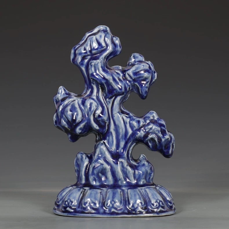 A fine Ming Dynasty Yongle blue-and-white mountain stone ornament: Ming Dynasty Yongle Qinghua Mountain stone ornamentSIZE:H:25.5cm D:16.5cm(The Dimensions Of All Batches Are Manually Measured.If You Need More Detailed Information, Please Contact Our Customer Service