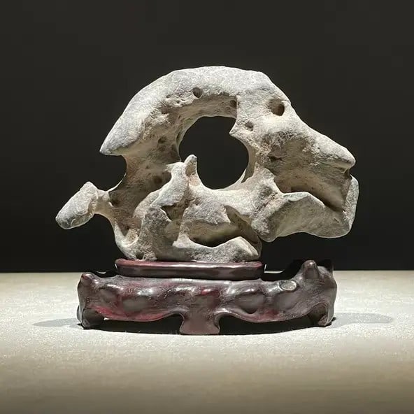 A fine Qing Dynasty Taihu stone scholar's piece: Qing Dynasty Taihu Stone StudySIZE:8x4x8cm(The Dimensions Of All Batches Are Manually Measured.If You Need More Detailed Information, Please Contact Our Customer Service Before Bidding.)