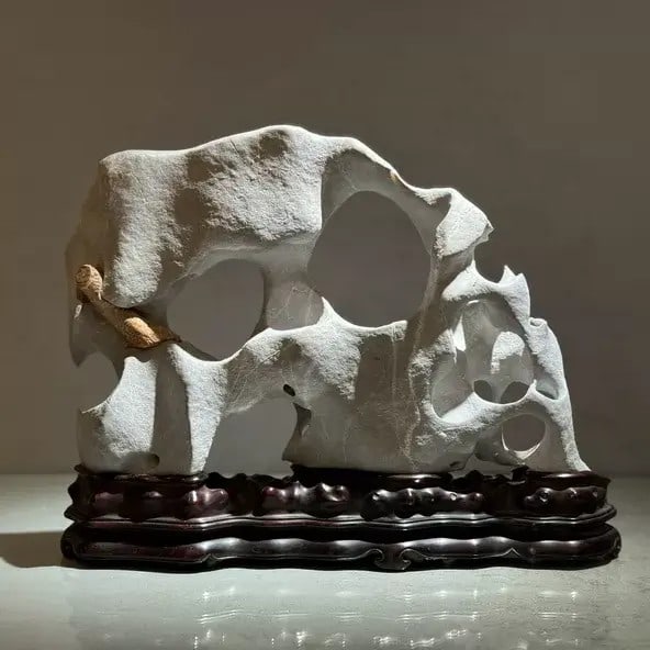 A beautiful Han Dynasty fully jade-transformed White Taihu Cloud Screen: Han dynasty complete jade transformation into white cloud screens of Taihu LakeSIZE:35x8x27cm(The Dimensions Of All Batches Are Manually Measured.If You Need More Detailed Information, Please Contact 