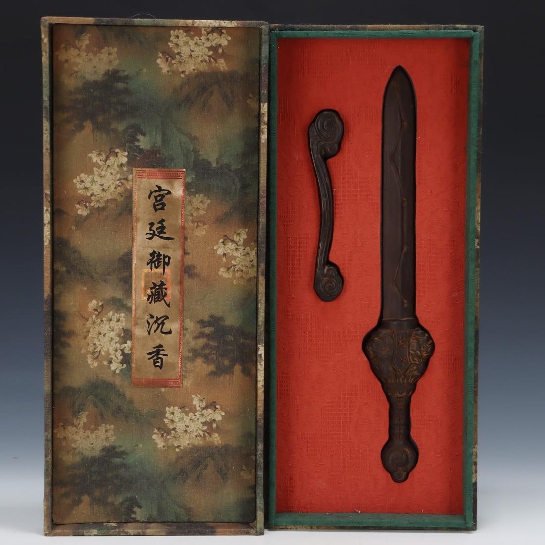 A fine Qing Dynasty seven-star agarwood sword: Qing Dynasty Chenxiang Seven-Star SwordSIZE:H:39.5cm W:6.5cm(The Dimensions Of All Batches Are Manually Measured.If You Need More Detailed Information, Please Contact Our Customer Service Before Biddi