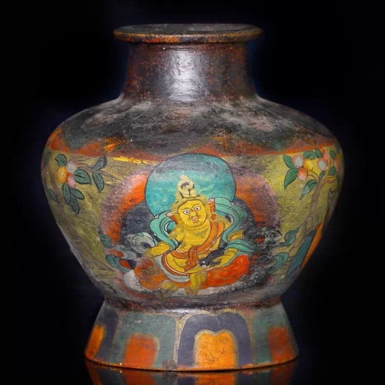 A finely crafted Tang Dynasty painted pottery jar: A finely painted pottery jar from the Tang DynastySIZE: H: Approximately 20cm(The Dimensions Of All Batches Are Manually Measured.If You Need More Detailed Information, Please Contact Our Customer Ser