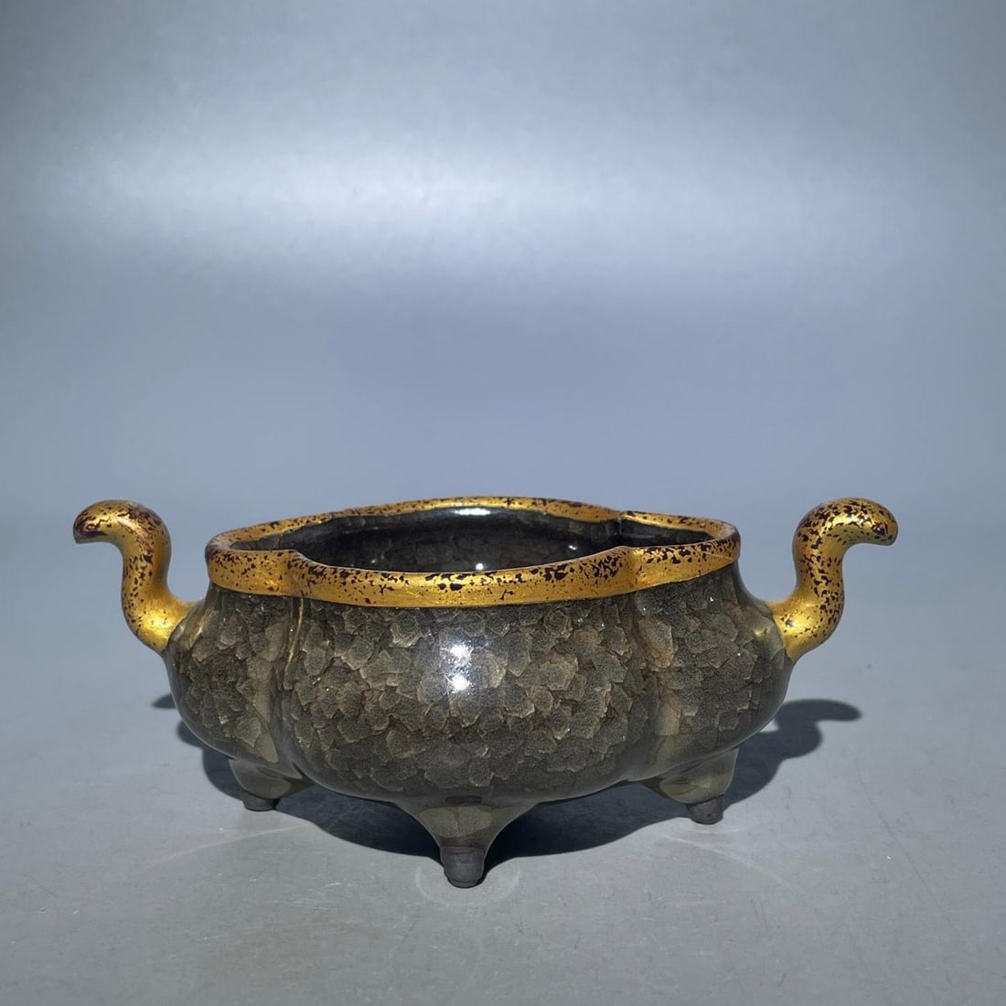 A fine double-handled qin burner with Song Dynasty official kiln ice crack patterns and crabapple (1 of 7)