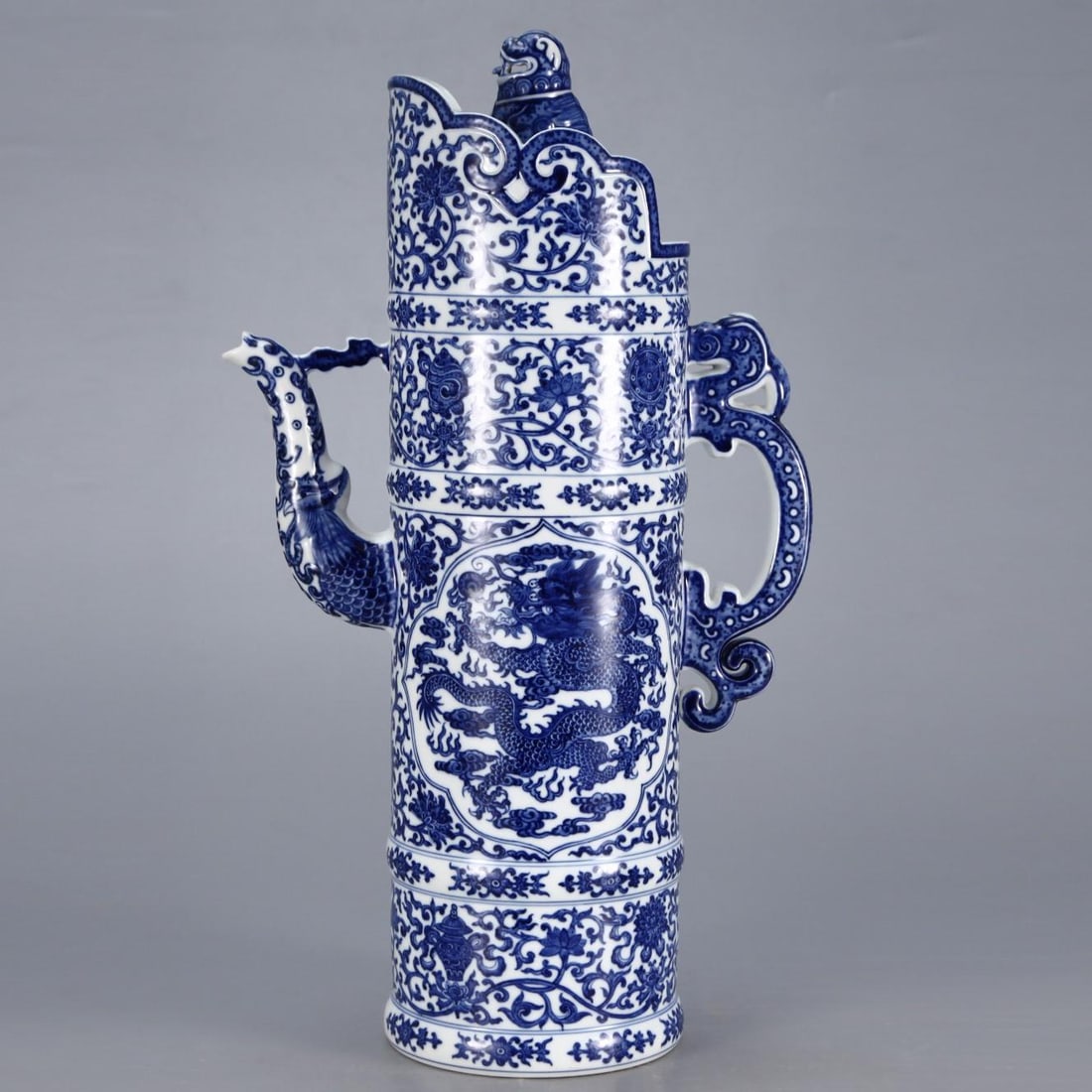 A fine Qing Dynasty Qianlong dragon and phoenix auspicious Duomu teapot: Qing Dynasty Qianlong Dragon and Phoenix Auspicious Many Mu TeapotsSIZE:H:49cm D:14cm(The Dimensions Of All Batches Are Manually Measured.If You Need More Detailed Information, Please Contact Our Cust