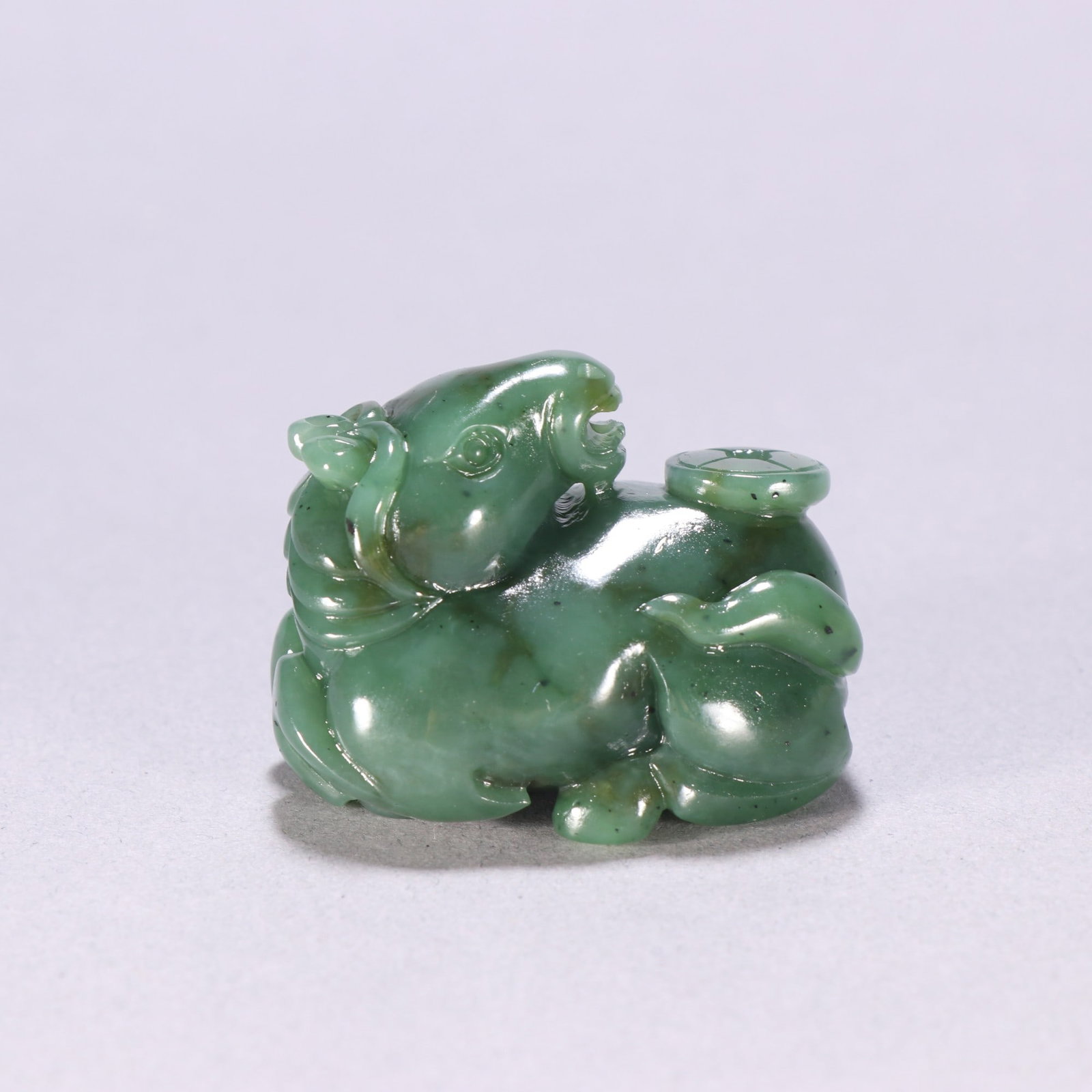 A beautiful Qing Dynasty jade horse ornament: Qing Dynasty jade horse ornamentSIZE:H:3.1cm W:4.2cm W:58.7g(The Dimensions Of All Batches Are Manually Measured.If You Need More Detailed Information, Please Contact Our Customer Service Before Biddi