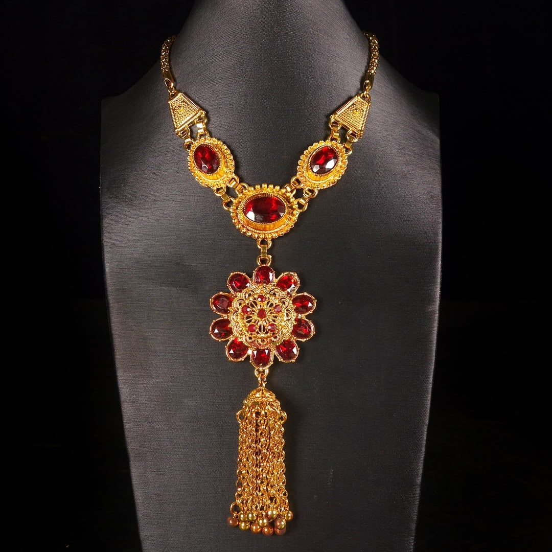 A beautiful Qing Dynasty copper gilt ruby inlaid necklace pendant: A Qing Dynasty copper gilt ruby inlaid necklace pendantSIZE:W:70g L:40cm W:5cm(The Dimensions Of All Batches Are Manually Measured.If You Need More Detailed Information, Please Contact Our Customer Se