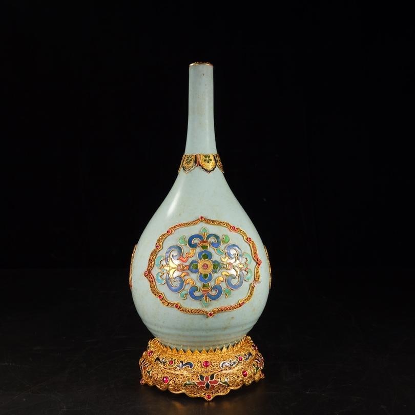 A beautiful cloisonn?? vase from the Qing Dynasty (1 of 9)