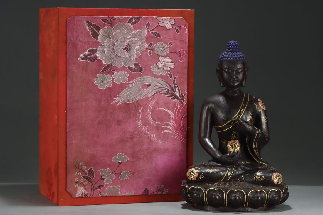 A fine Qing Dynasty Qinan agarwood Five-Treasure Buddha: Qing Dynasty Qinan Agarwood Five-Treasure BuddhaSIZE:H:46cm W:29cm(The Dimensions Of All Batches Are Manually Measured.If You Need More Detailed Information, Please Contact Our Customer Service Before
