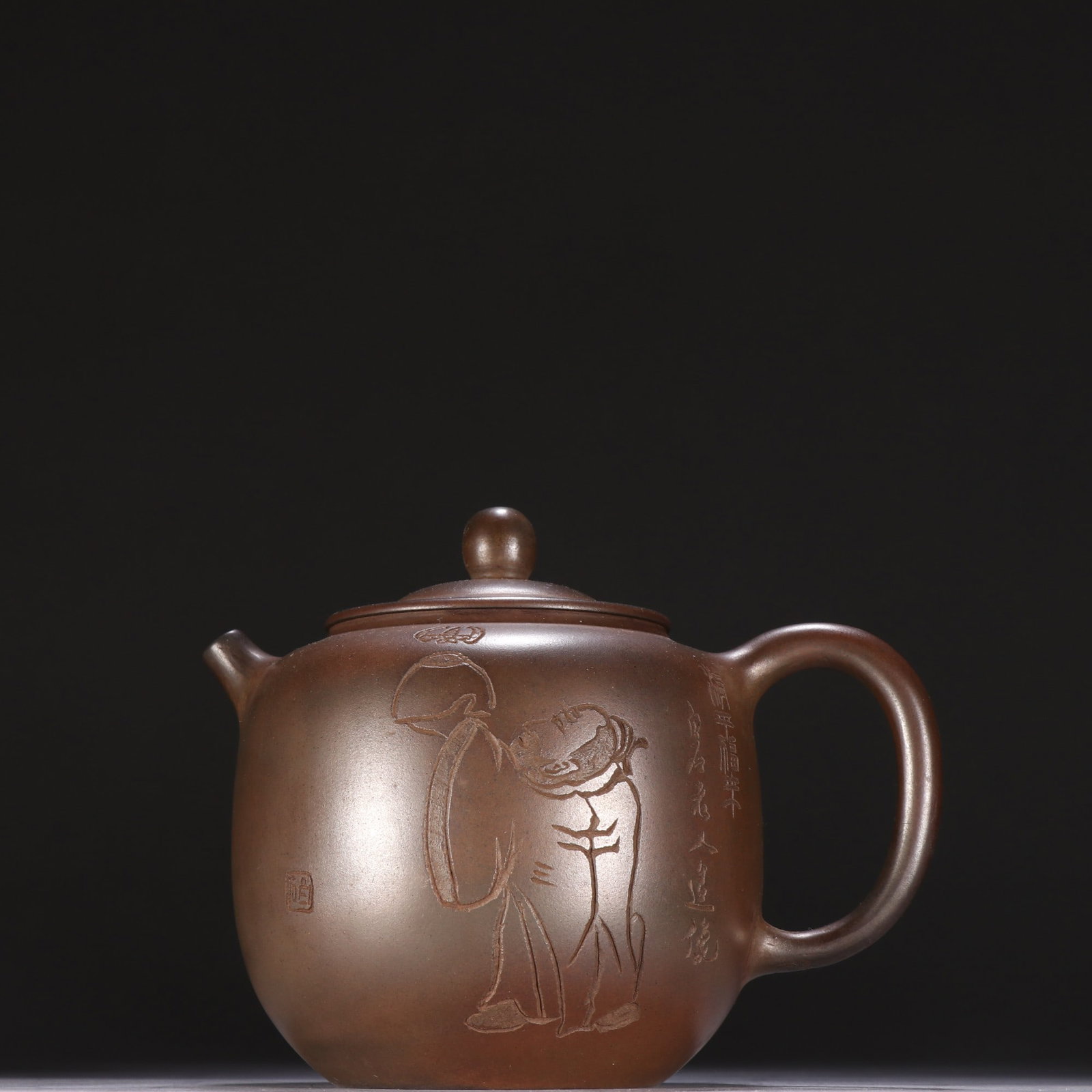 A finely crafted teapot with a master Zisha and white stone elderly statue: Famous Signature Yixing and White Stone Elderly Statue TeapotSIZE:H:12cm W:14.5cm(The Dimensions Of All Batches Are Manually Measured.If You Need More Detailed Information, Please Contact Our Customer