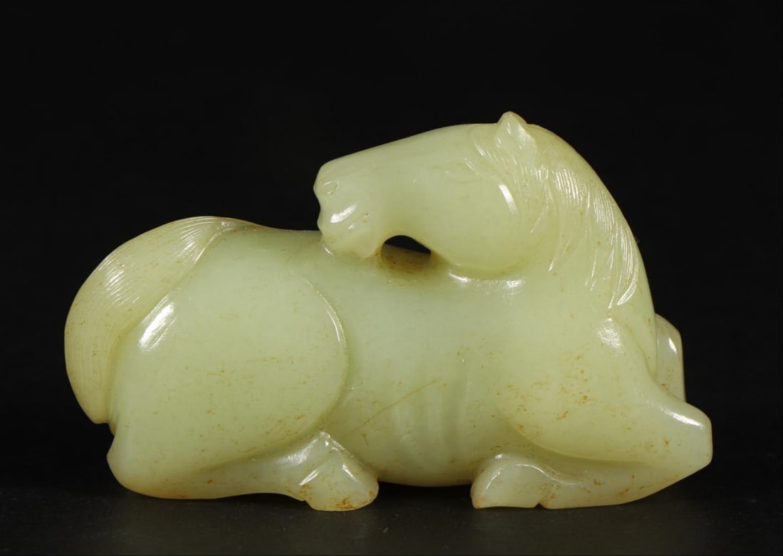 A fine Qing Dynasty Hetian yellow jade horse: A yellow jade horse from Hetian during the Qing DynastySIZE:L:6.4cm W:2.2cm H:3.8cm W:72g(The Dimensions Of All Batches Are Manually Measured.If You Need More Detailed Information, Please Contact Our 