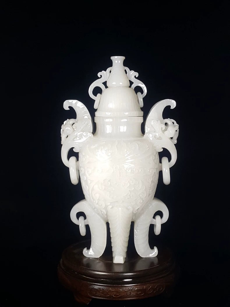A beautiful Qing Dynasty Hetian jade white jade flower blooming wealth Baye teapot ornament (1 of 8)