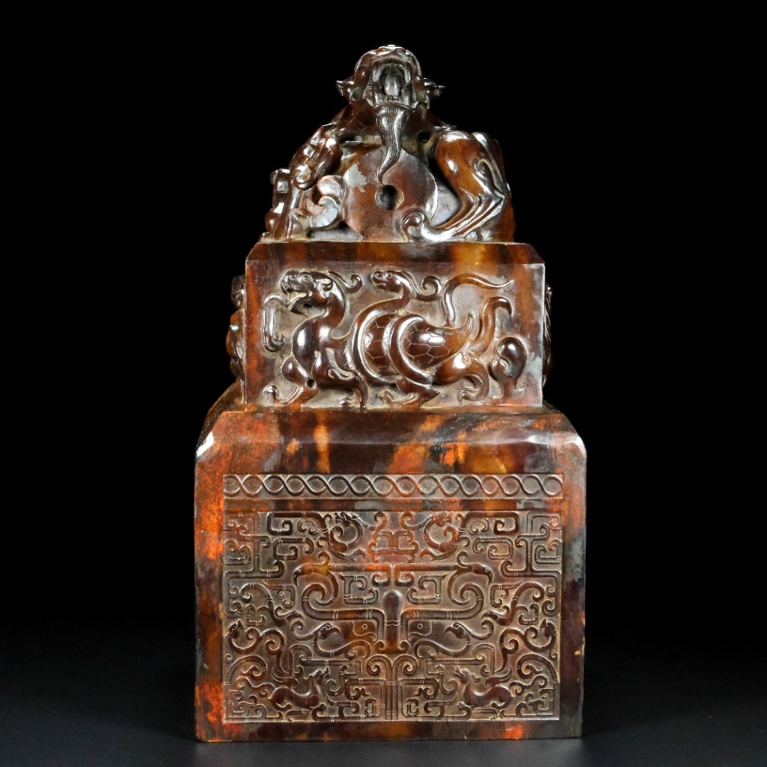 A fine Han Dynasty Hetian jade seal: Han dynasty Hetian jade sealSIZE: L: 18cm W: 18cm H: 33cm Total W: 21.5kg(The Dimensions Of All Batches Are Manually Measured.If You Need More Detailed Information, Please Contact Our Customer Service