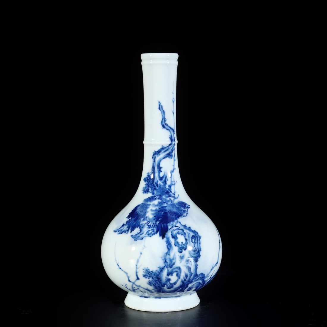 A fine Qing dynasty blue-and-white jar with a cold crow and withered branch design (1 of 9)