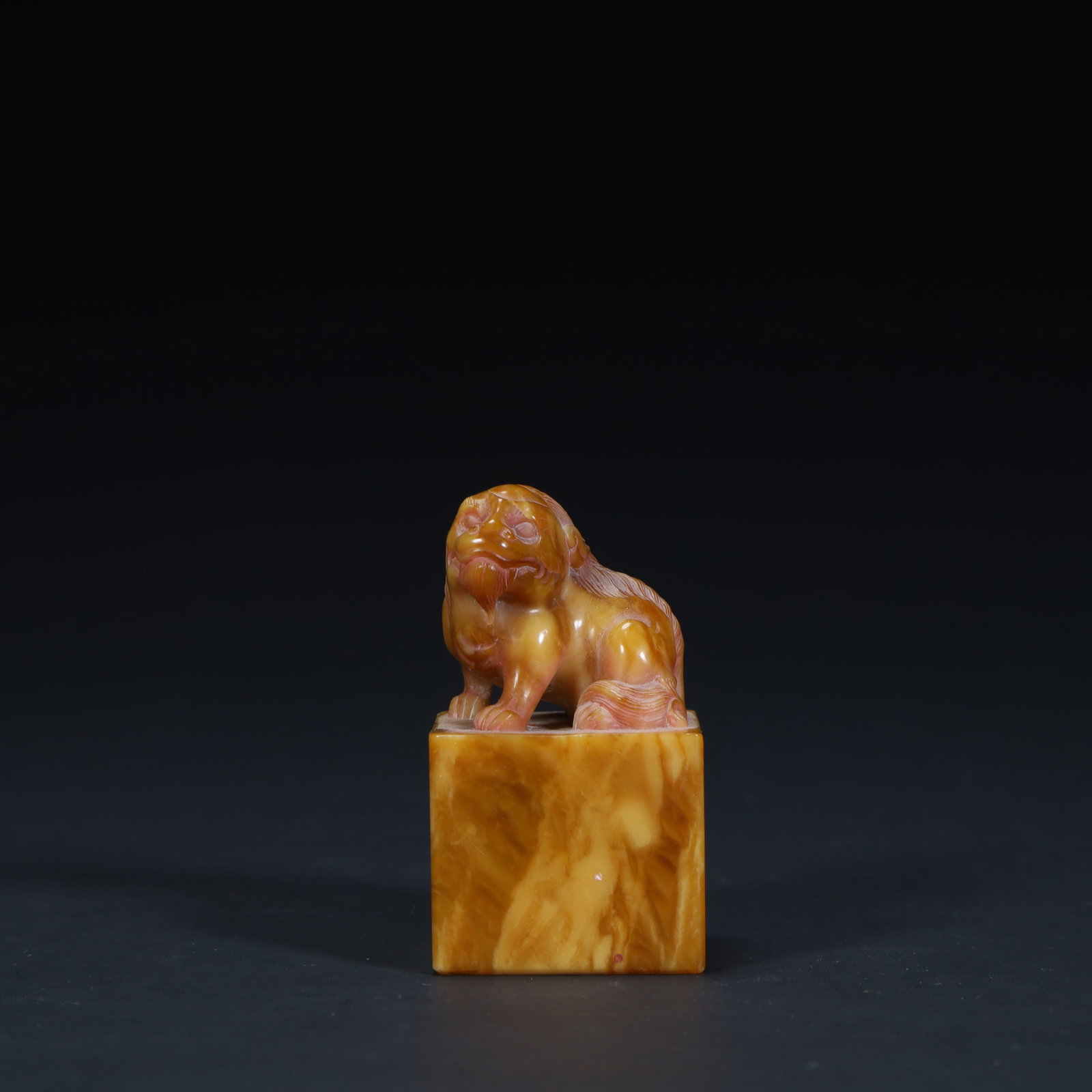 A fine Qing Dynasty Tianhuang stone lion-knob square seal: Qing Dynasty Tianhuang stone lion-knob square sealSIZE:H: 5.5cm L: 3cm W: 3cm W: 82g(The Dimensions Of All Batches Are Manually Measured.If You Need More Detailed Information, Please Contact Our Custo