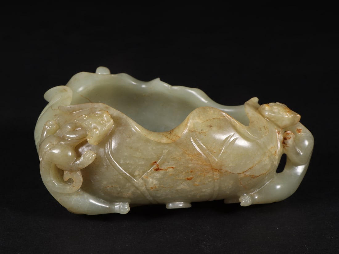 A fine piece of Qing Dynasty Hetian jade seed jade, washed in a dragon lotus shape (1 of 9)