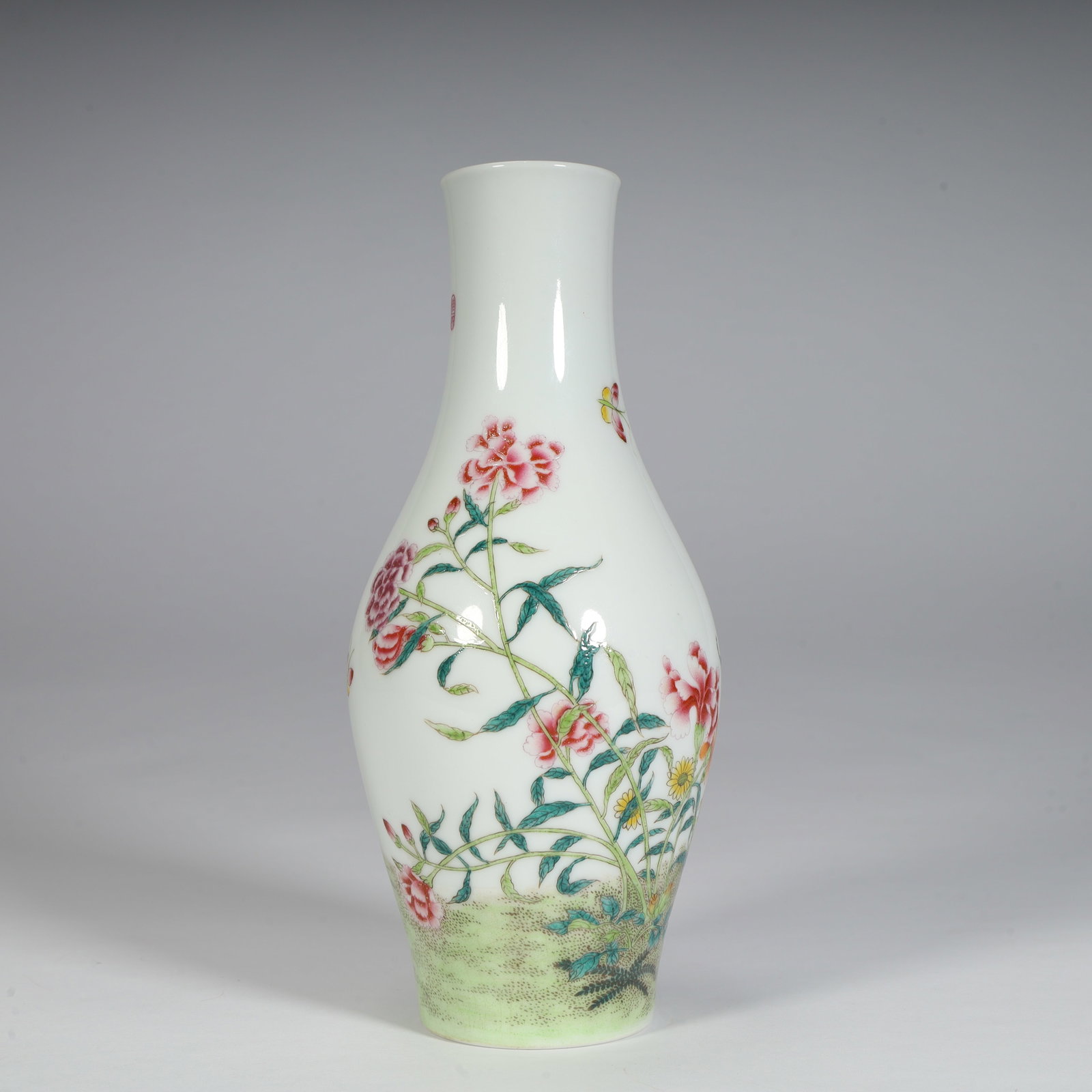 A beautiful Qing Dynasty Yongzheng style famille rose floral olive vase: Qing Dynasty Yongzheng Edition Famille Rose Floral Olive VaseSIZE:H: 18cm L: 8cm W: 8cm W: 220.2g(The Dimensions Of All Batches Are Manually Measured.If You Need More Detailed Information, Please Cont