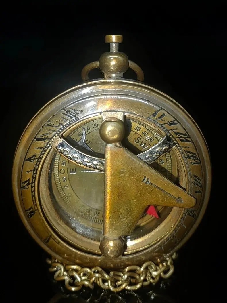 A beautiful Qing Dynasty copper compass pocket watch compass (1 of 6)